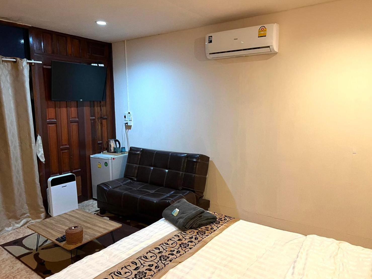 Binlar Guesthouse Phra Nakhon Si Ayutthaya Dış mekan fotoğraf